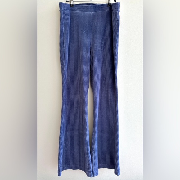 Aerie Groove-On Rib Velour High-Waisted Flare Pant, Blue, Size Large Short - Picture 6 of 16